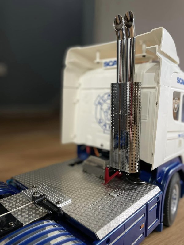 DMW - Double Exhaust Pipes