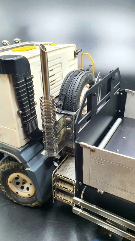 SP - Spare Wheel Rack with the Exhaust